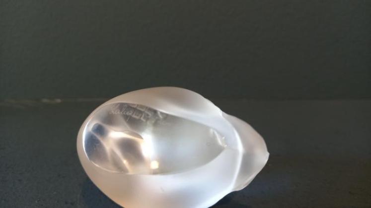Lalique Opalescent Sitting Duck - Image 4