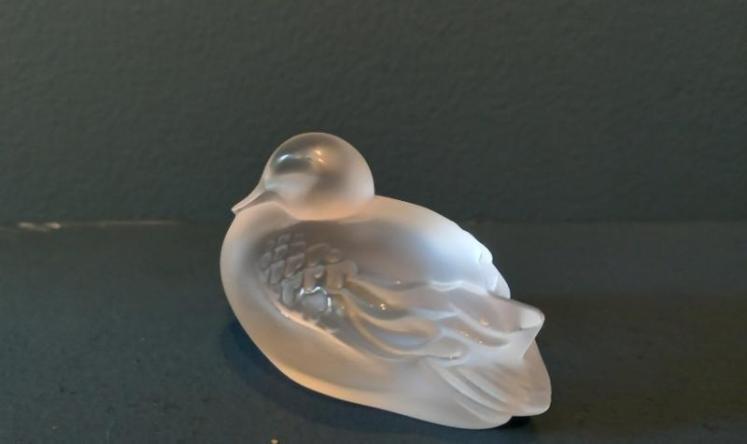 Lalique Opalescent Sitting Duck - Image 5