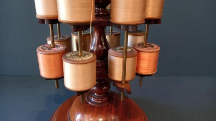 Superb Mid Victorian Walnut Revolving Bobbin Stand - Image 5