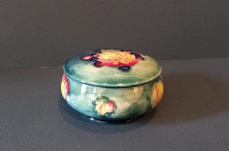 Moorcroft Leaf & Berries Lidded Dish - Image 2