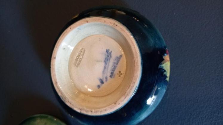 Moorcroft Leaf & Berries Lidded Dish - Image 5