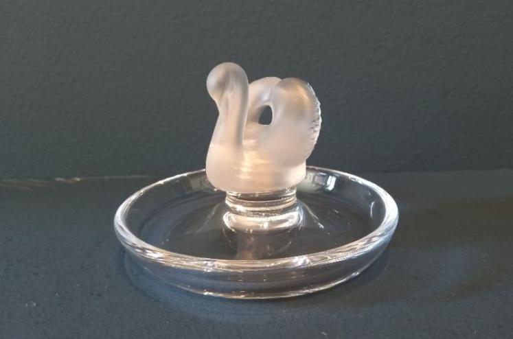 Lalique Opalescent Swan Ring or Pin Dish - Image 2