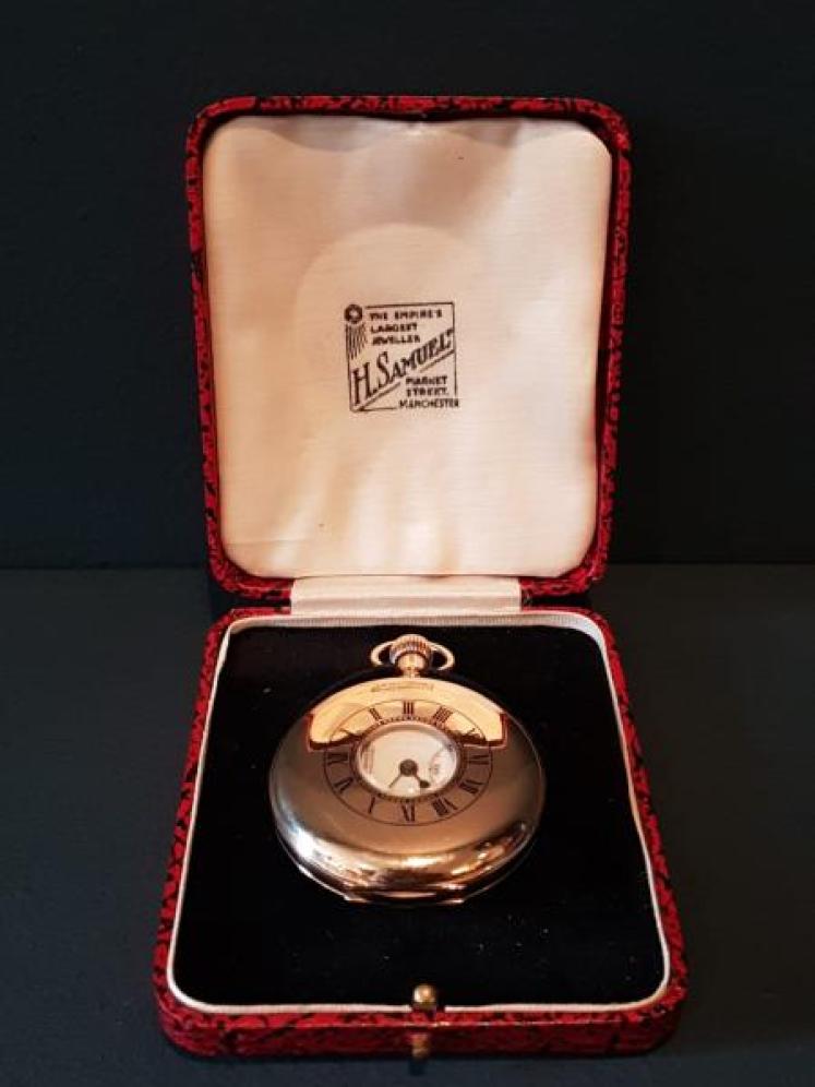 Immaculate 9ct Gold Half Hunter Pocket Watch - Image 1