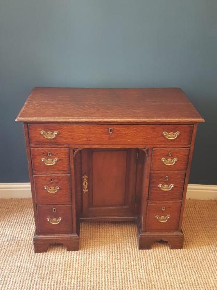 George ll Oak Kneehole Desk  - Image 1