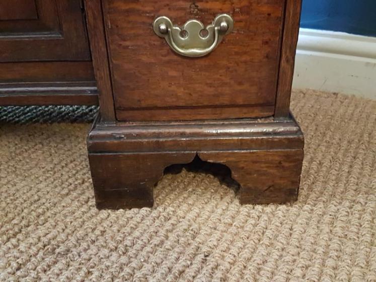 George ll Oak Kneehole Desk  - Image 2