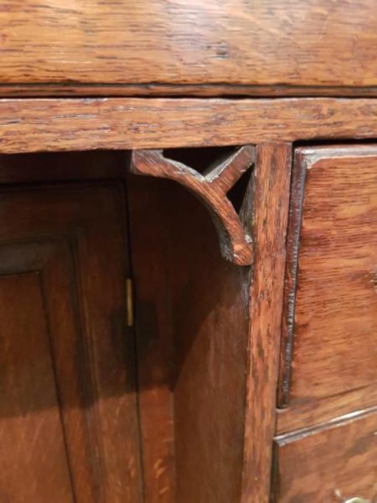 George ll Oak Kneehole Desk  - Image 4