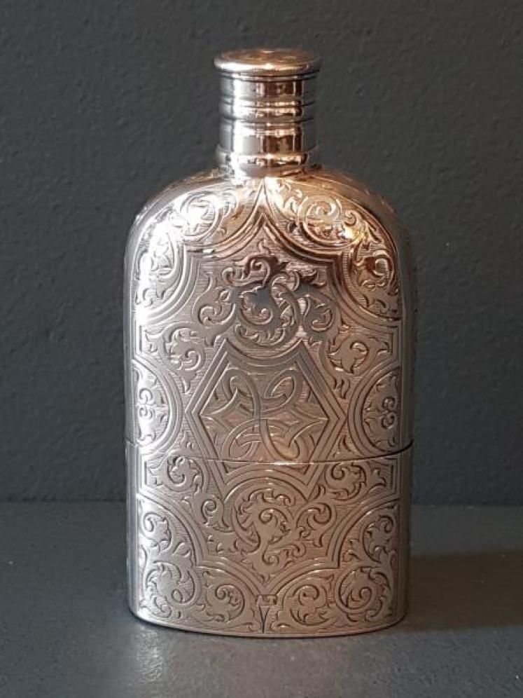 Fine Quality Early Victorian Silver Hip Flask - Image 1