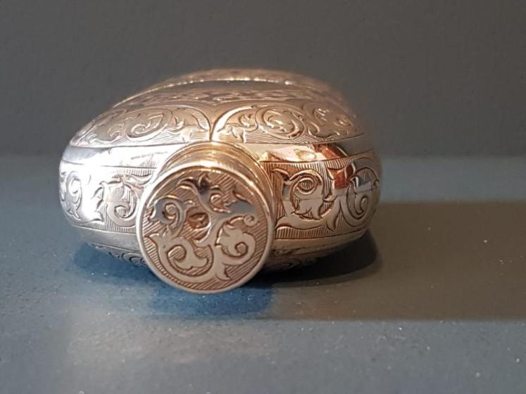 Fine Quality Early Victorian Silver Hip Flask - Image 2