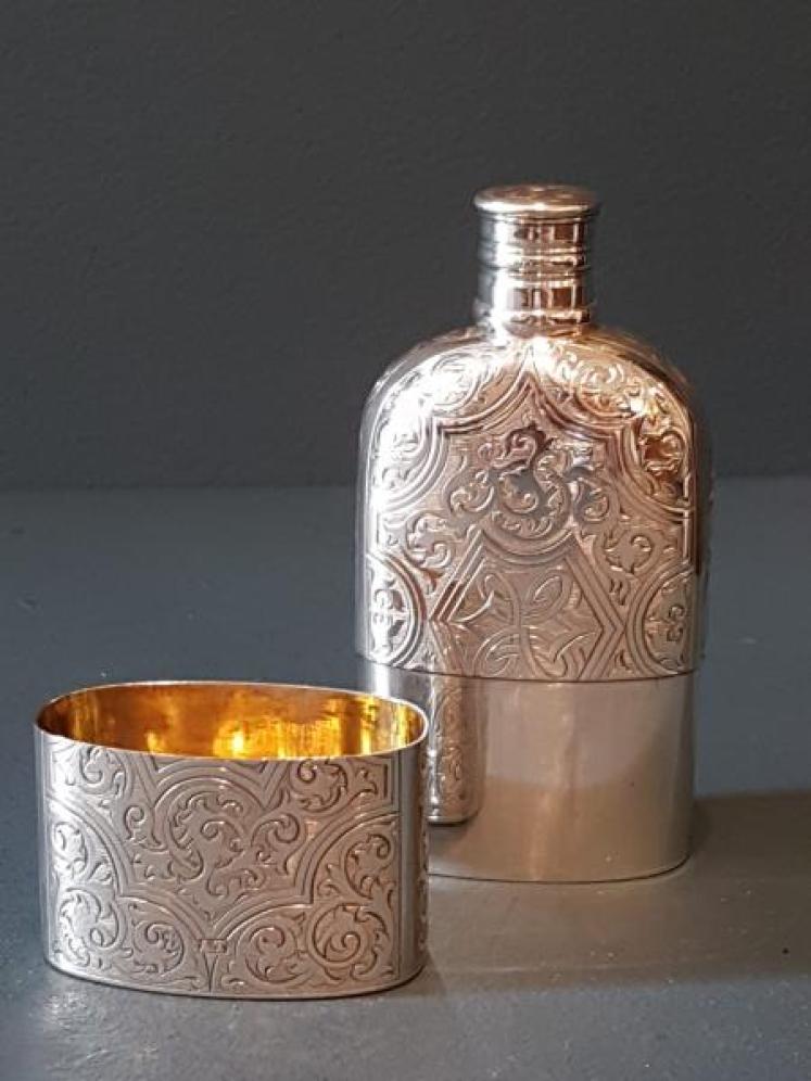Fine Quality Early Victorian Silver Hip Flask - Image 3