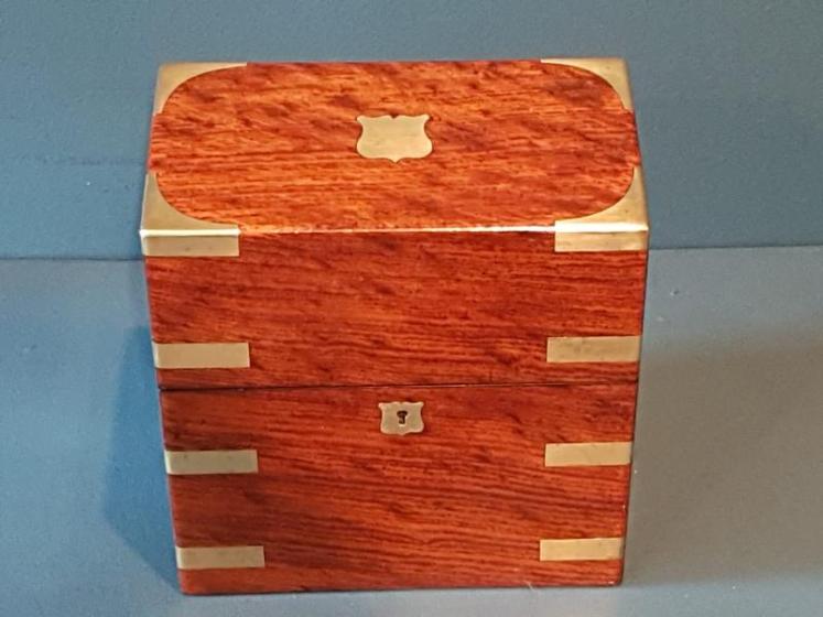 Early Victorian Oak Two Bottle Tantalus Box - Image 4