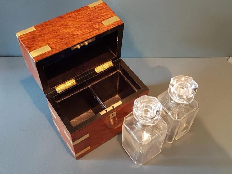 Early Victorian Oak Two Bottle Tantalus Box - Image 5