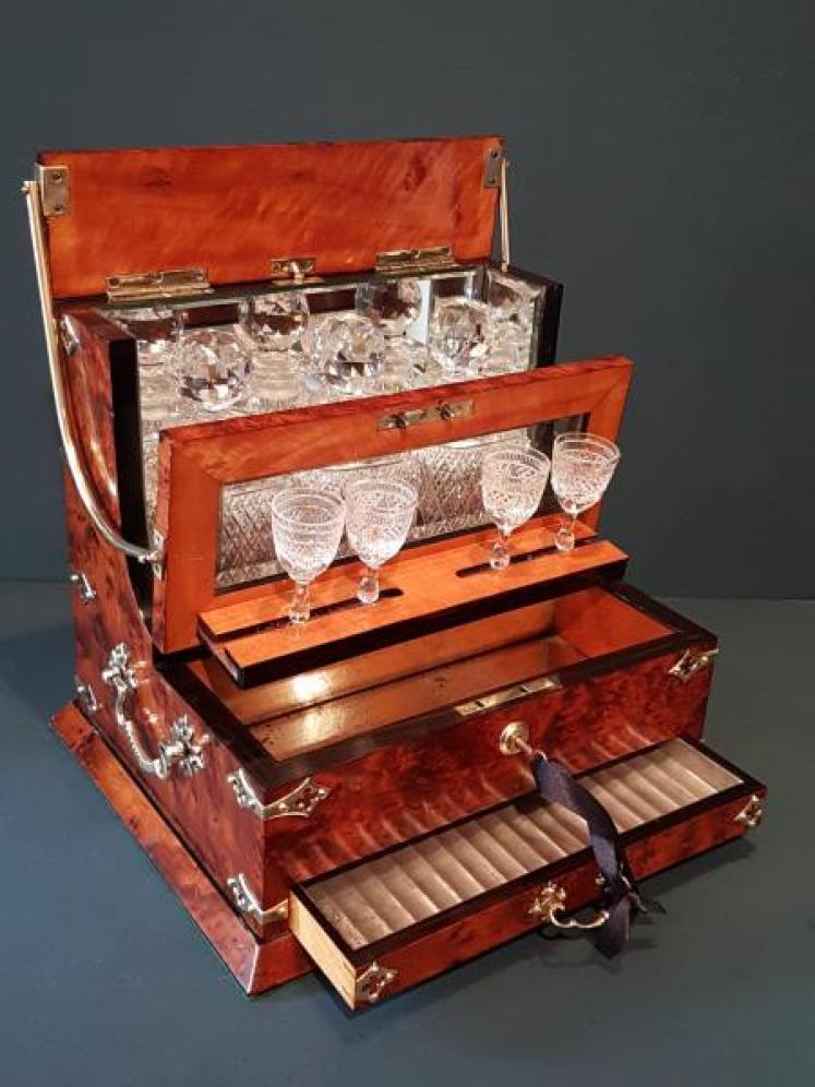 Superb Victorian Amboyna Gentleman's After Dinner Tantalus - Image 3