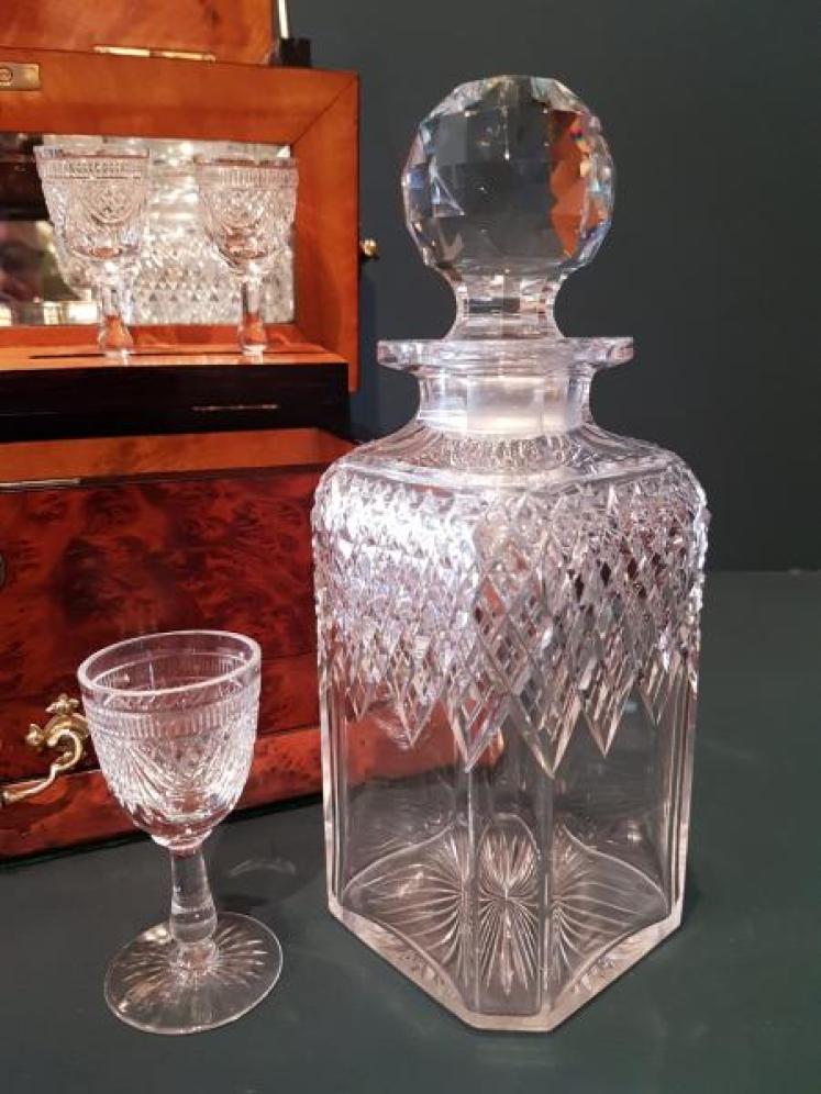 Superb Victorian Amboyna Gentleman's After Dinner Tantalus - Image 4