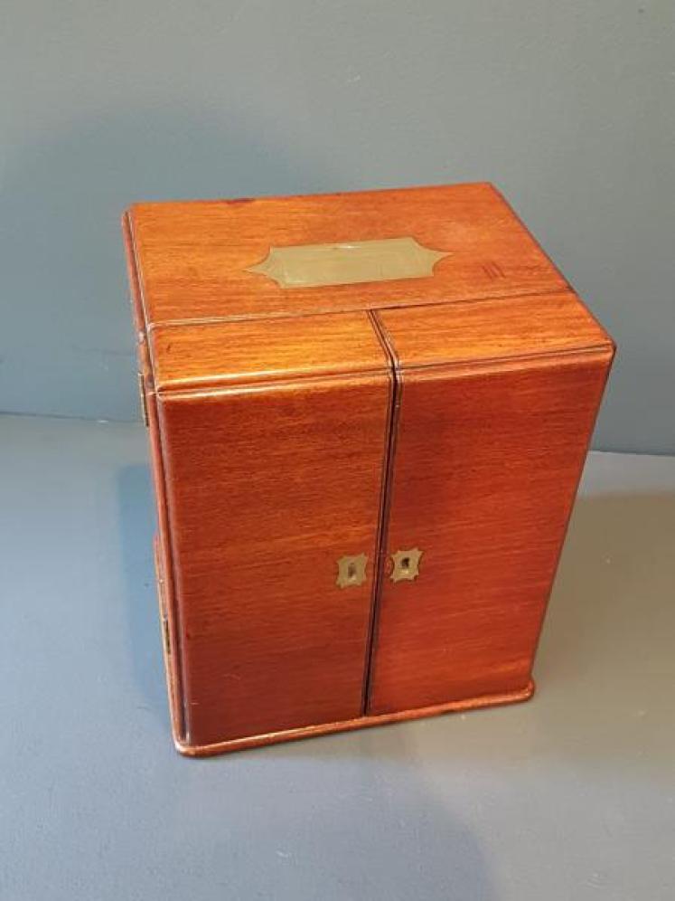Victorian Doctor's Medicine Chest  - Image 2