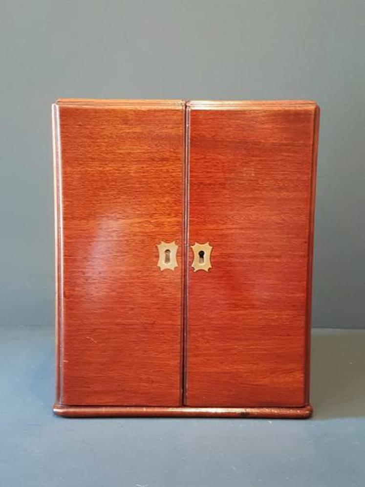 Victorian Doctor's Medicine Chest  - Image 3