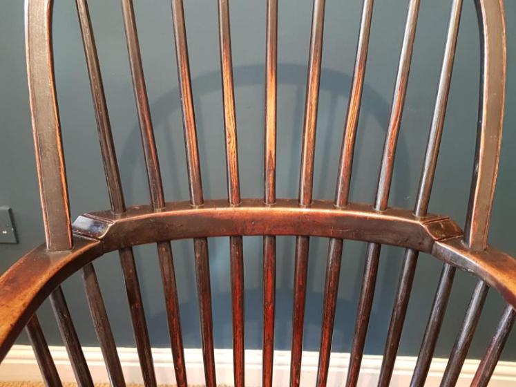 Superb Ash and Elm Windsor Chair - Image 6