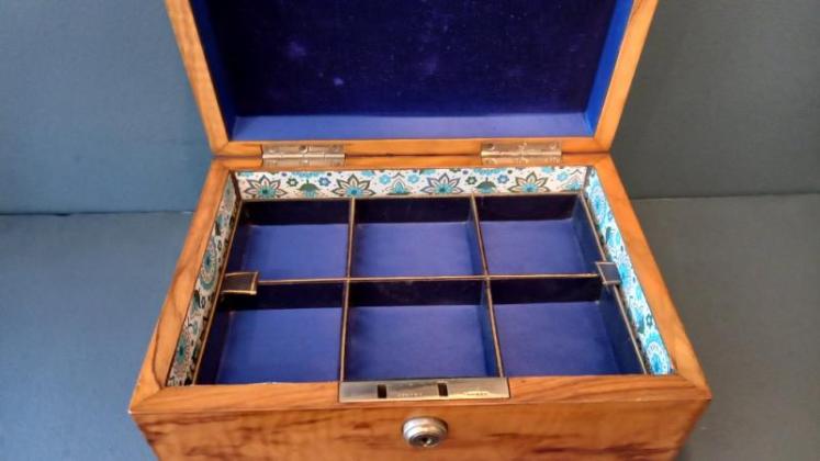 Mid Victorian Olive Wood Jewellery Box - Image 4