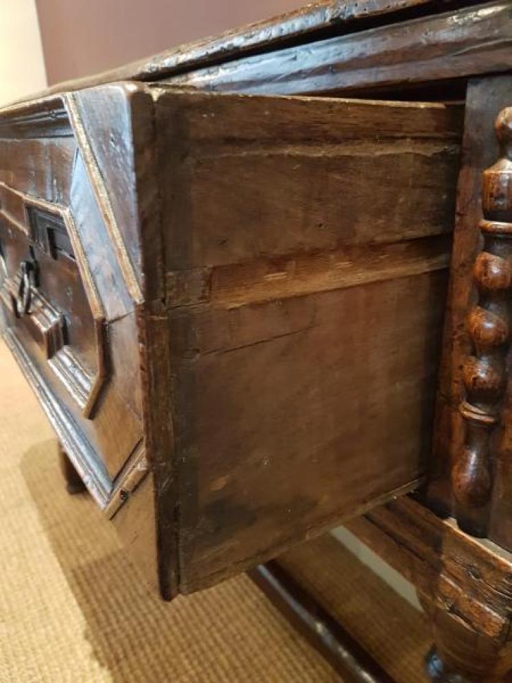 Superb James II Oak Dresser  - Image 3