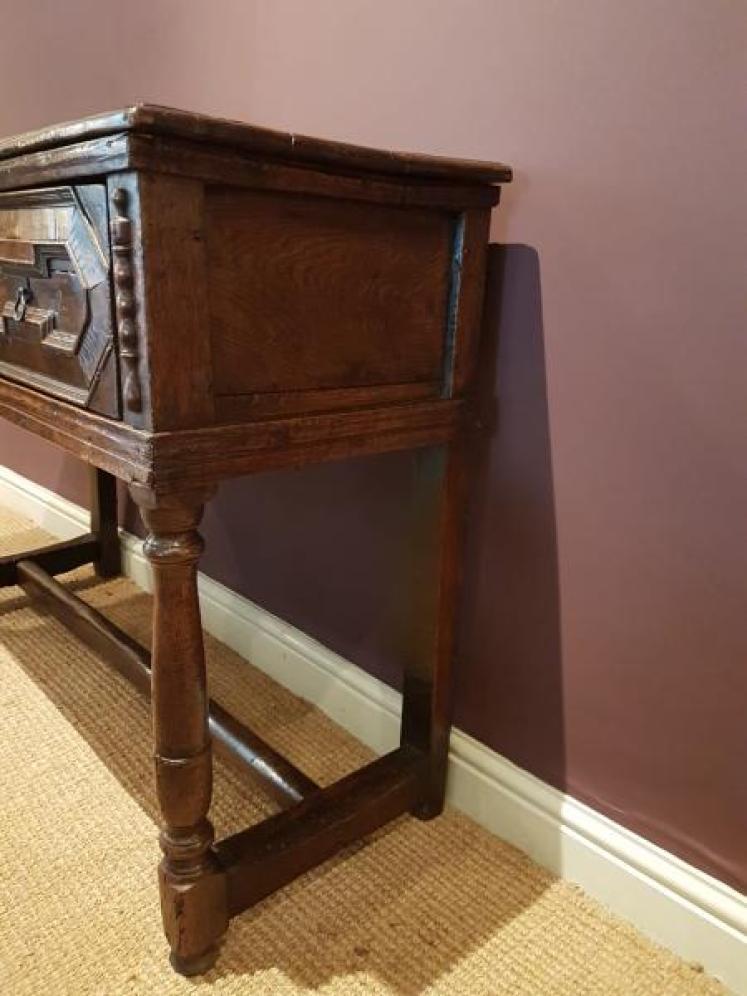 Superb James II Oak Dresser  - Image 4