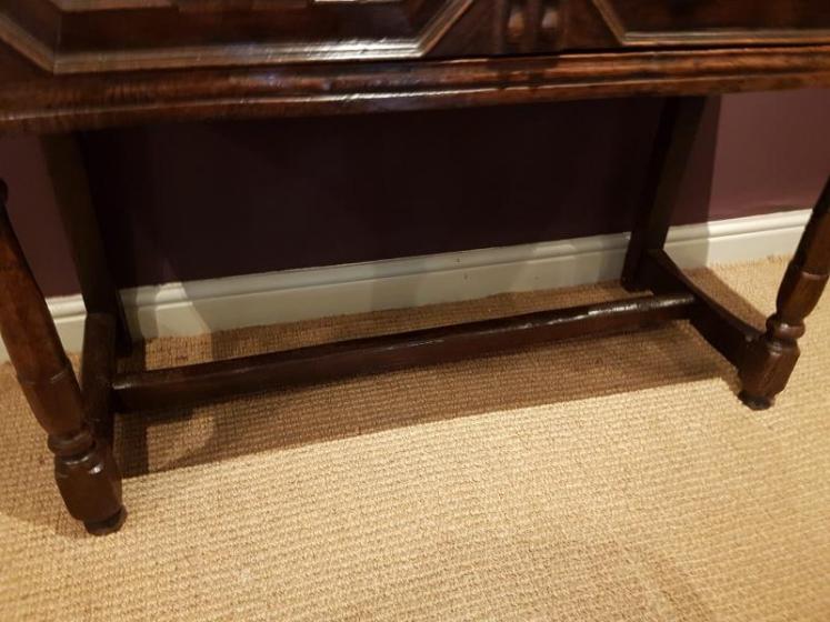 Superb James II Oak Dresser  - Image 6