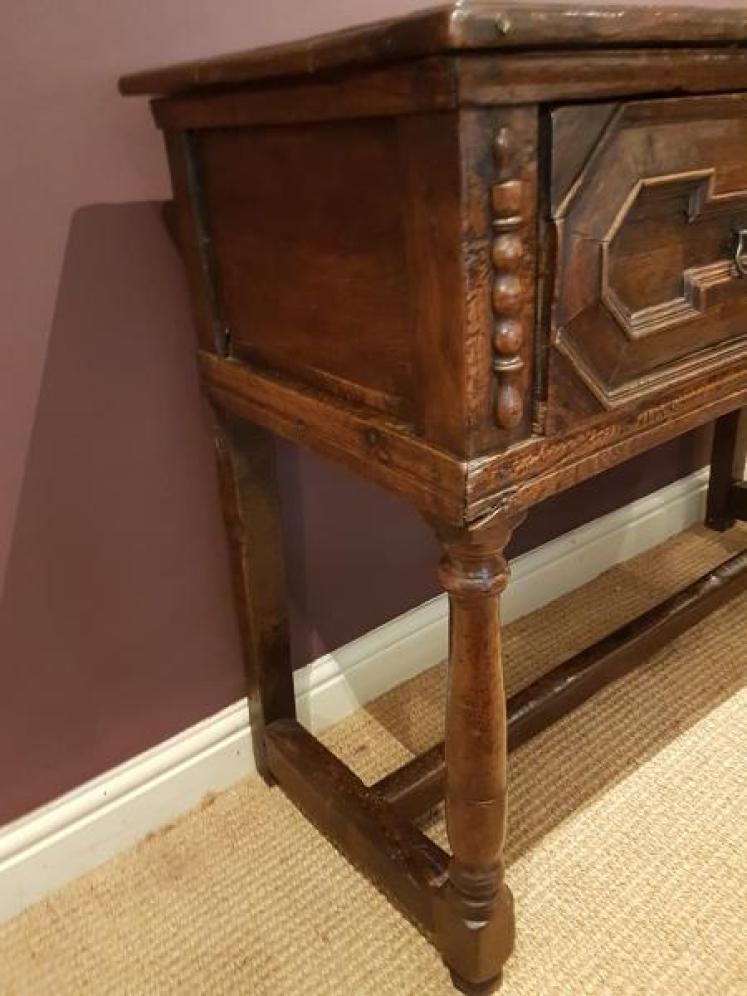 Superb James II Oak Dresser  - Image 7
