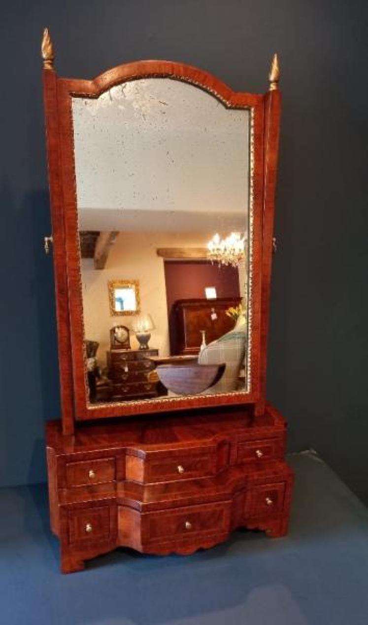 Superb George II Period Walnut Toilet Mirror - Image 1