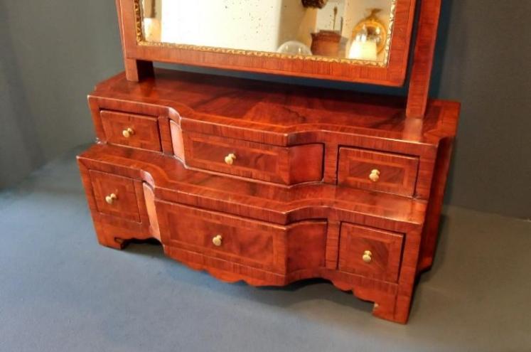 Superb George II Period Walnut Toilet Mirror - Image 2