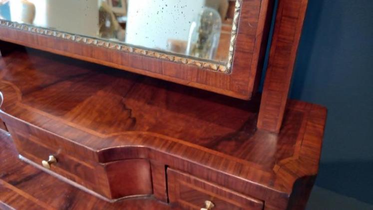 Superb George II Period Walnut Toilet Mirror - Image 4