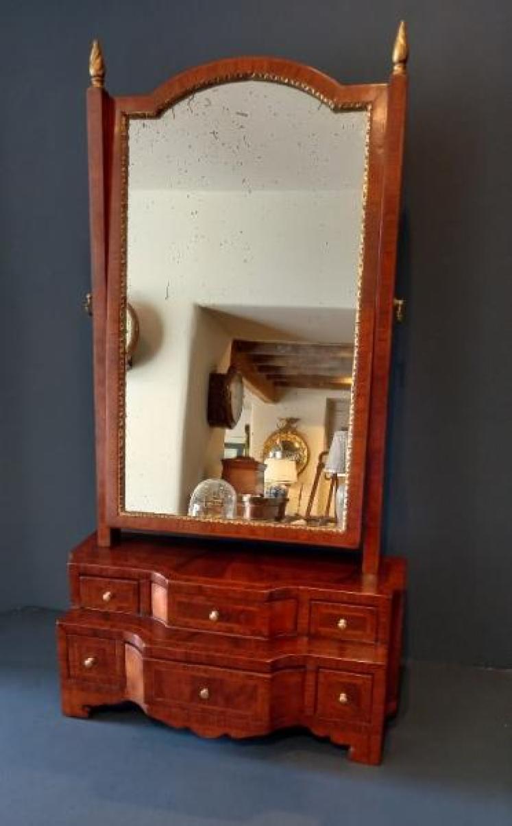 Superb George II Period Walnut Toilet Mirror - Image 7