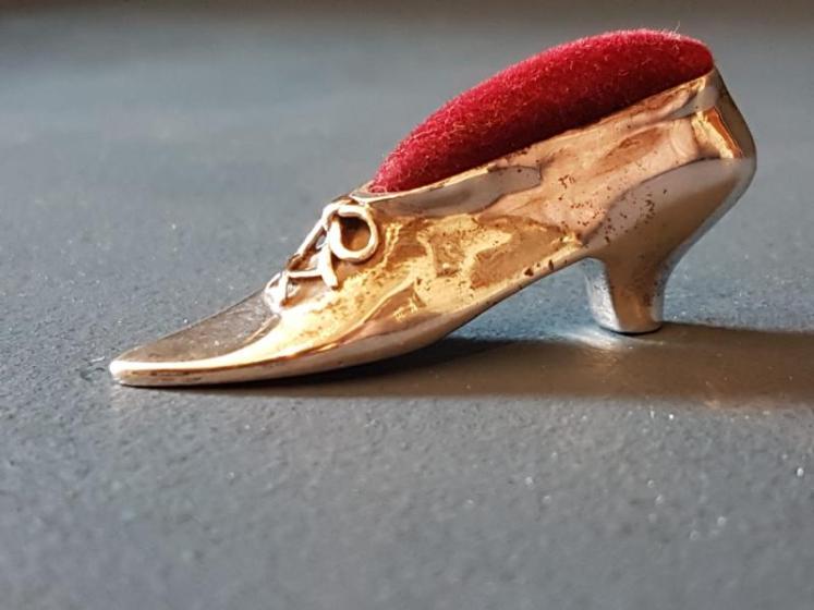 Small Silver Ladies Shoe Pin Cushion - Image 3