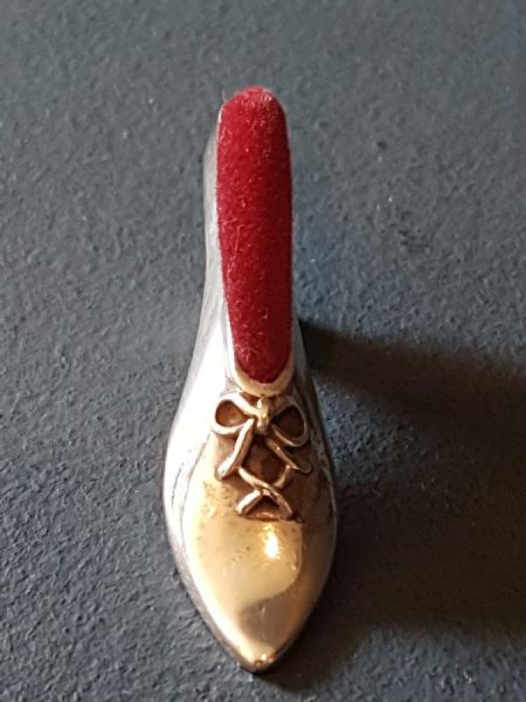 Small Silver Ladies Shoe Pin Cushion - Image 5