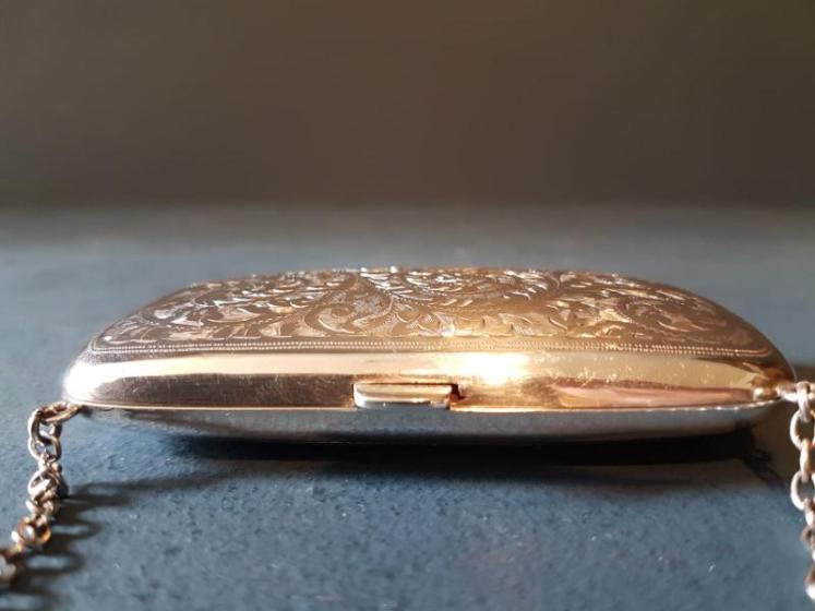 Superb Engraved Silver Purse - Image 2