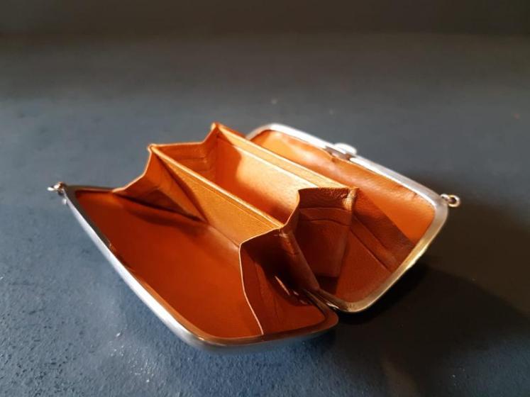 Superb Engraved Silver Purse - Image 3