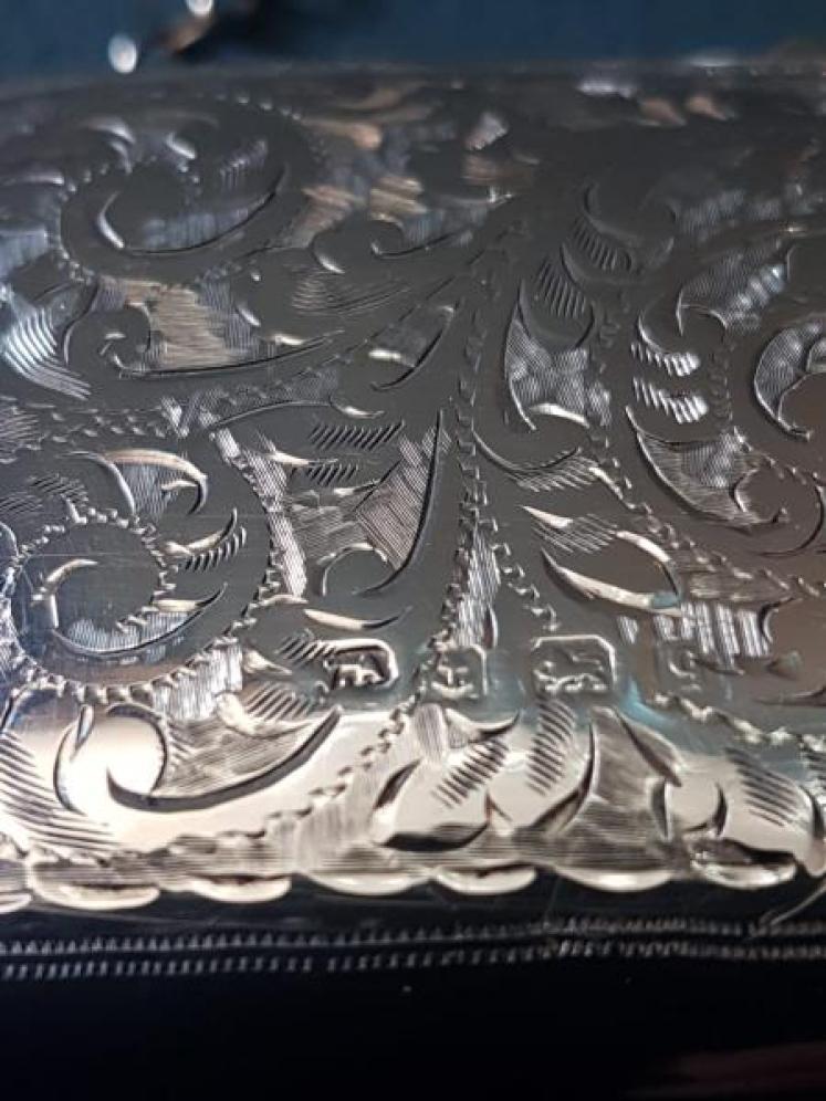 Superb Engraved Silver Purse - Image 4