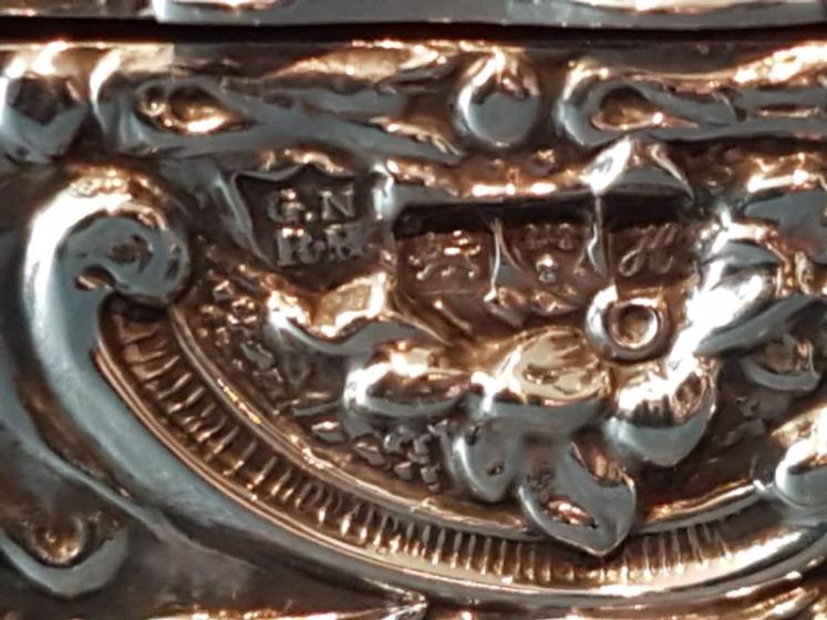 Fine Quality Embossed Silver Box - Image 5
