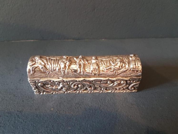 Fine Quality Embossed Silver Box - Image 7