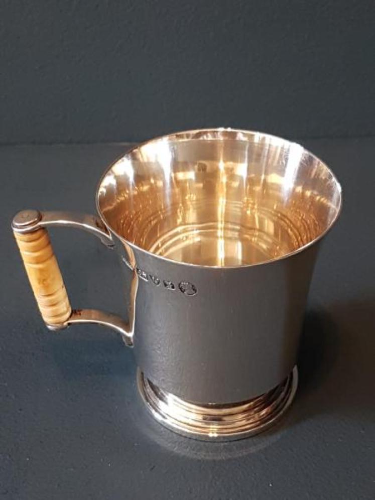 Fine Quality Silver Mug - Image 2