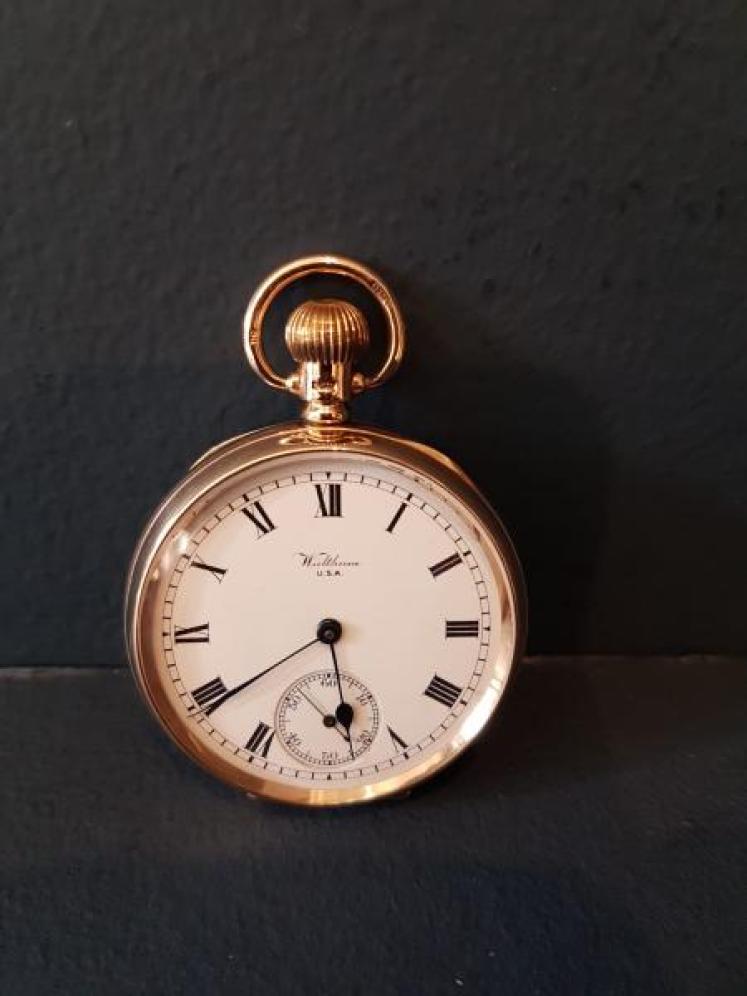 9ct Gold Waltham Pocket Watch - Image 1