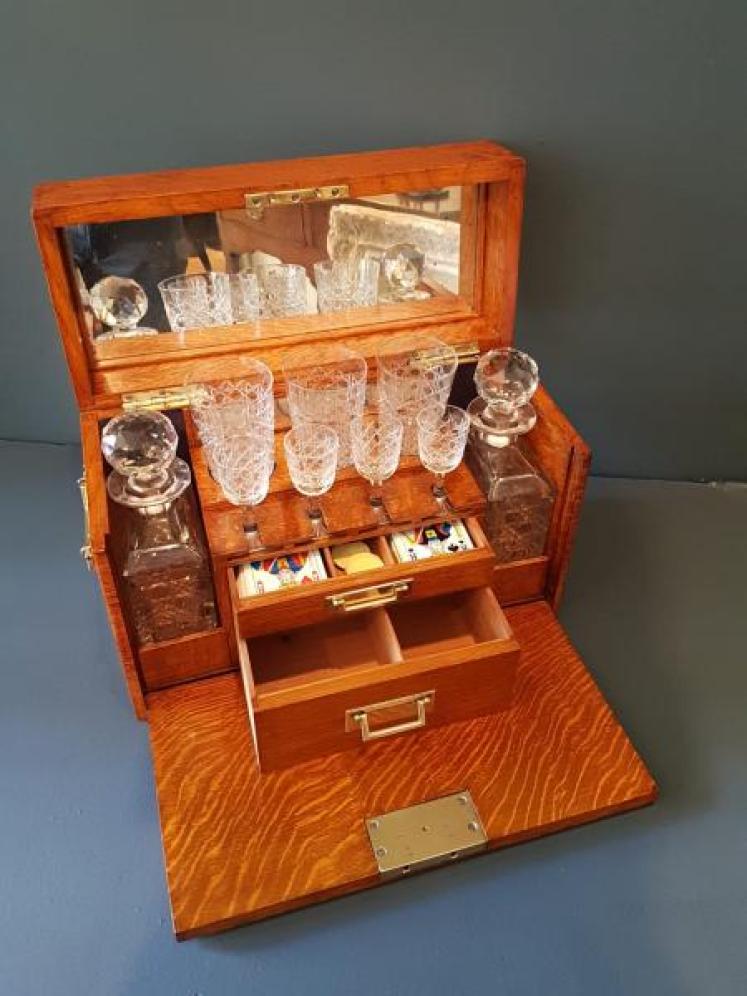 Immaculate Victorian Oak Gentleman`s After Dinner Tantalus Box - Image 1