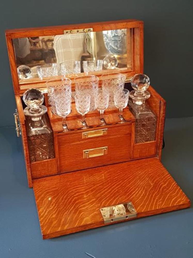 Immaculate Victorian Oak Gentleman`s After Dinner Tantalus Box - Image 5