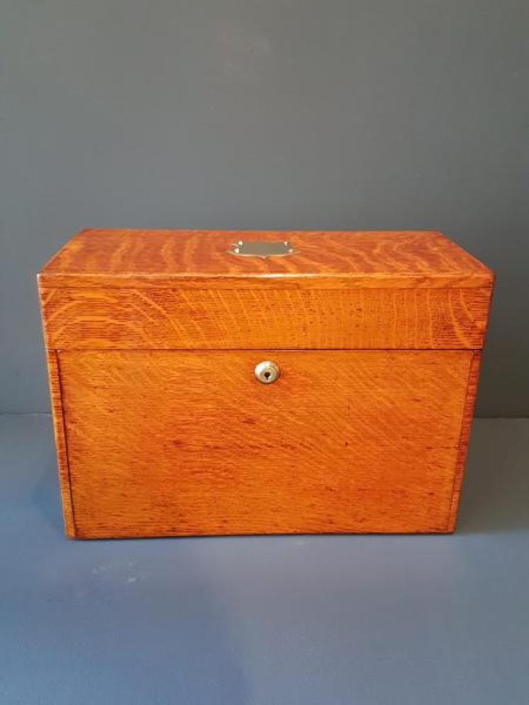 Immaculate Victorian Oak Gentleman`s After Dinner Tantalus Box - Image 7