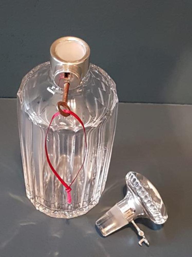 Rare Hukin and Heath Locking Decanter - Image 5