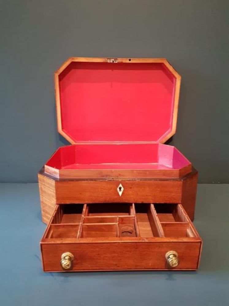 Regency Mahogany Sewing Box - Image 3