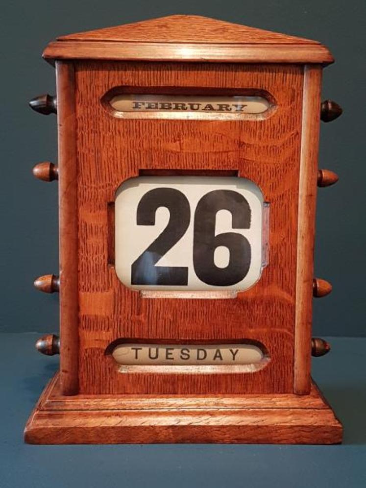 Edwardian Oak Perpetual Desk Calendar - Image 1