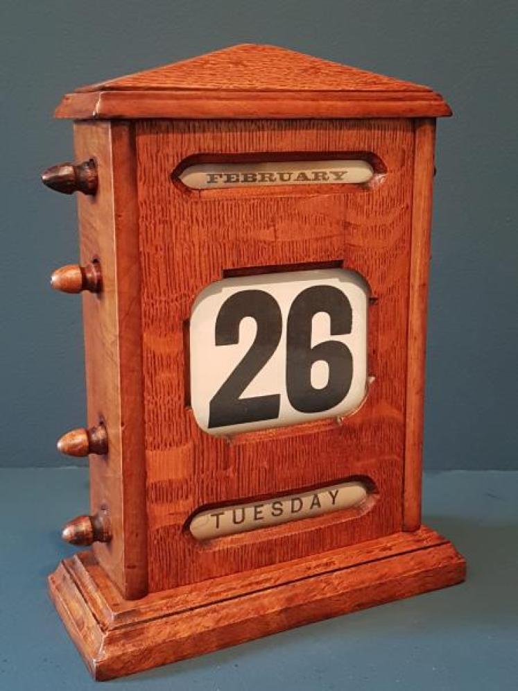 Edwardian Oak Perpetual Desk Calendar - Image 5