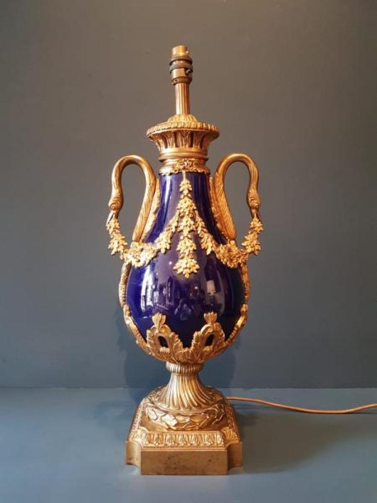 Fine Quality 1920's Porcelain and Ormolu Lamp - Image 1