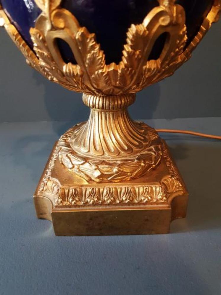 Fine Quality 1920's Porcelain and Ormolu Lamp - Image 2