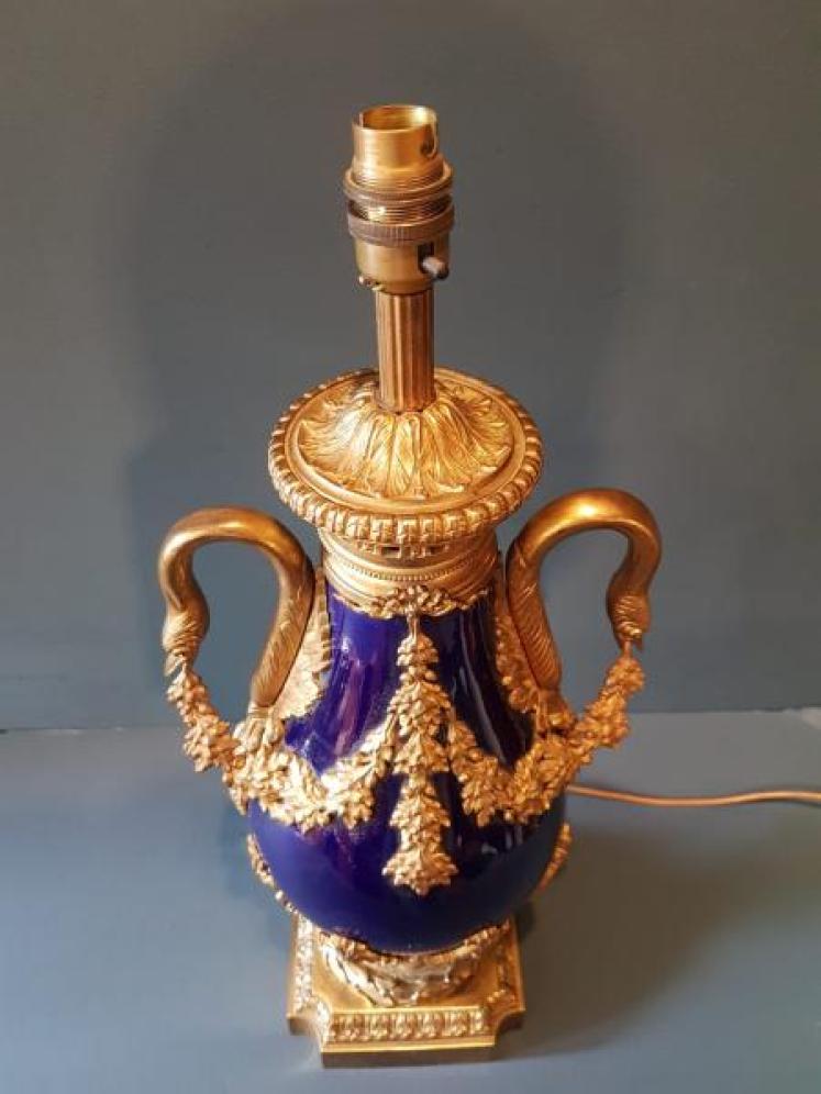 Fine Quality 1920's Porcelain and Ormolu Lamp - Image 5