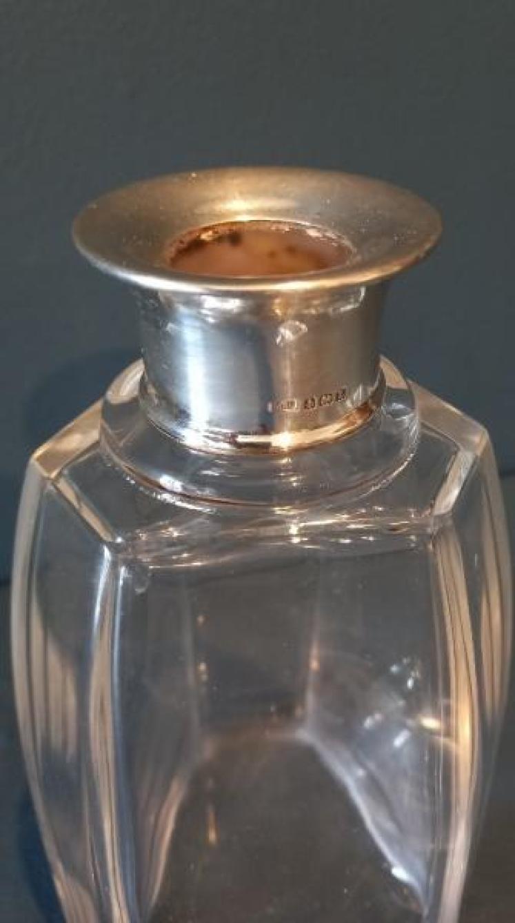 George V Silver Mounted Three Sided Decanter - Image 4