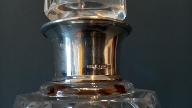 George V Silver Mounted Three Sided Decanter - Image 5